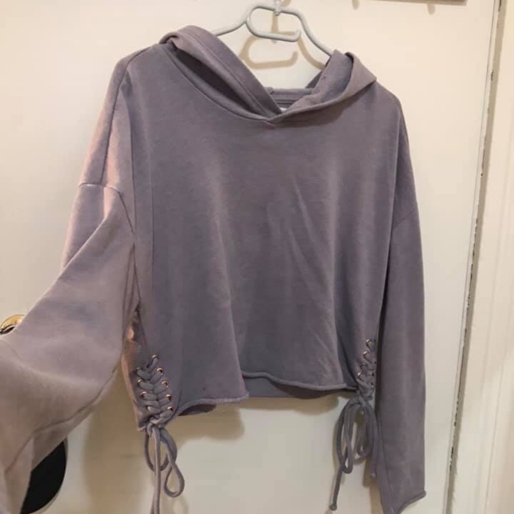 Cropped pullover hoodie with crisscross bottom